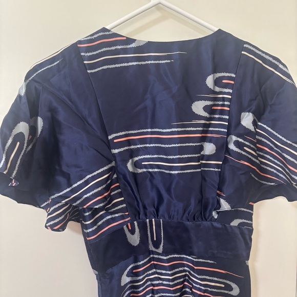 Coreylynn Carter blue satin abstract retro print flutter sleeve dress size 4 - Picture 9 of 11